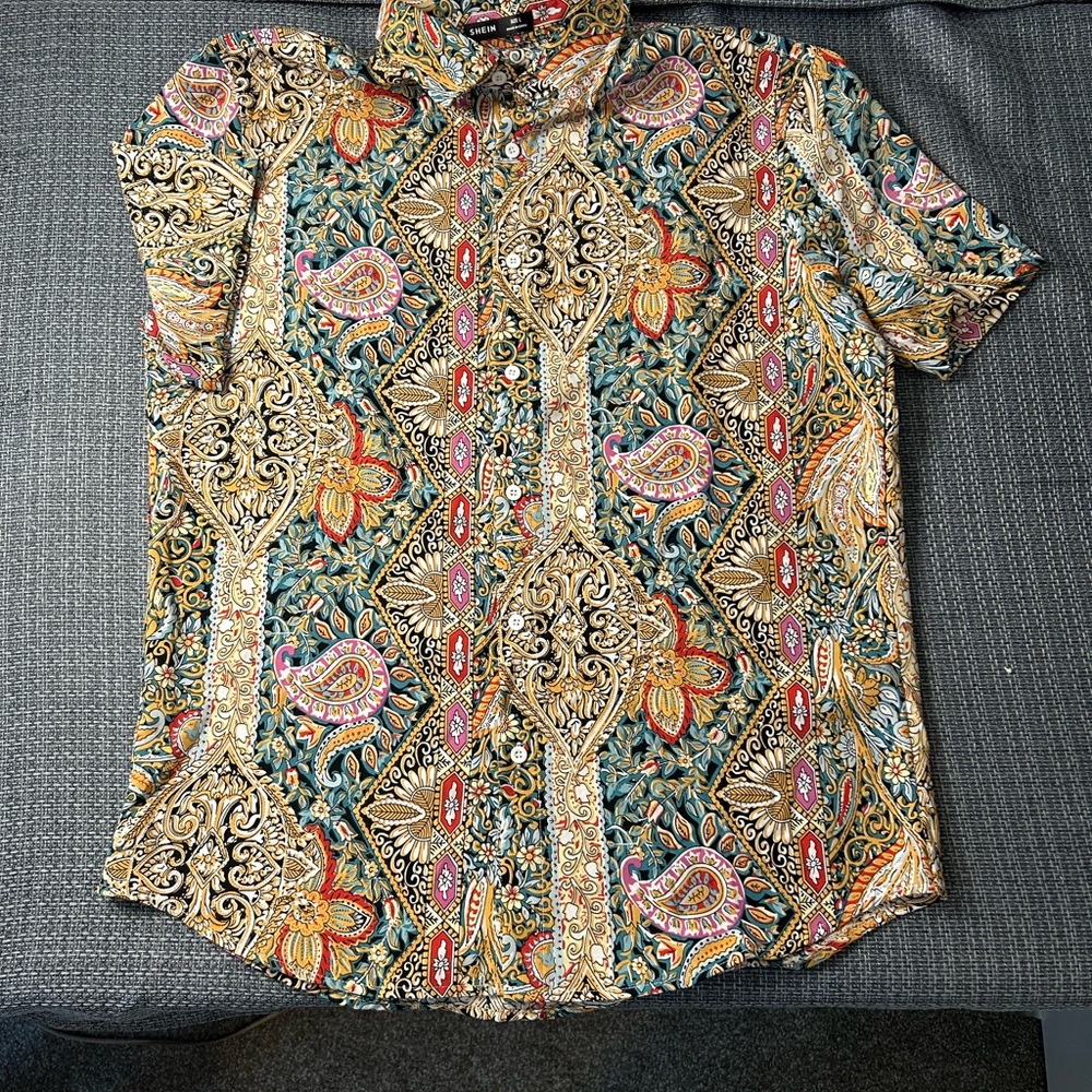 Men's Vibrant Paisley Button Down Shirt
